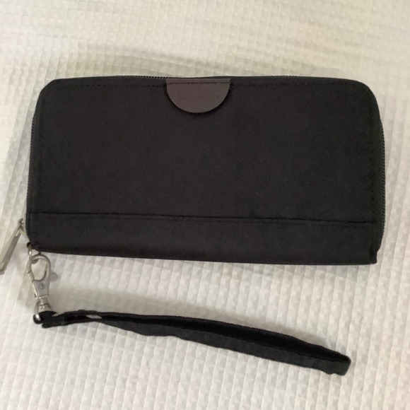 Wallet New RFID Wallet Travelon Brand New in Box Makes A Great Gift - Picture 1 of 10